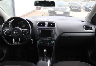 Подержанный автомобиль Volkswagen Polo Sedan 2019 года (14 фото)