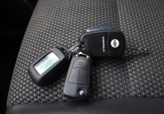 Подержанный автомобиль Chevrolet Captiva 2011 года (17 фото)