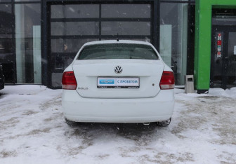 Подержанный автомобиль Volkswagen Polo Sedan 2015 года (4 фото)