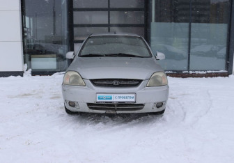 Подержанный автомобиль Kia Rio Sedan 2003 года (8 фото)