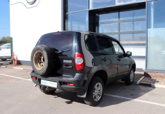 Подержанный автомобиль Chevrolet Niva 2011 года (5 фото)