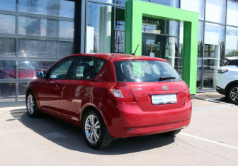 Подержанный автомобиль Kia Ceed Hatchback 2012 года (5 фото)