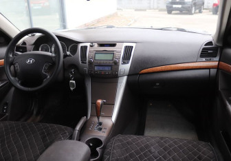 Подержанный автомобиль Hyundai Sonata 2008 года (13 фото)