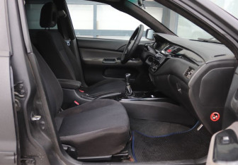 Подержанный автомобиль Mitsubishi Lancer Sedan 2005 года (12 фото)