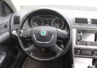 Подержанный автомобиль Skoda Octavia Wagon 2012 года (15 фото)