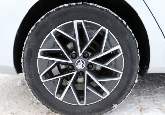 Подержанный автомобиль Skoda Octavia Liftback 2020 года (9 фото)