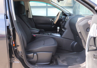 Подержанный автомобиль Nissan Qashqai 2008 года (12 фото)