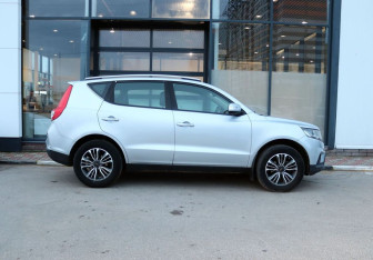 Подержанный автомобиль Geely Emgrand X7 2018 года (6 фото)