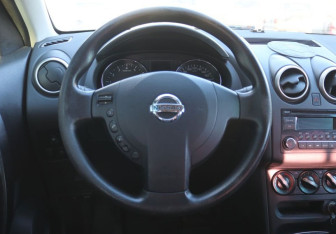 Подержанный автомобиль Nissan Qashqai 2013 года (13 фото)