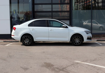 Подержанный автомобиль Skoda Rapid Liftback 2020 года (3 фото)