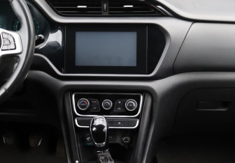 Подержанный автомобиль Chery Tiggo 3 2018 года (16 фото)