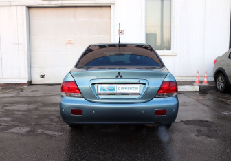 Подержанный автомобиль Mitsubishi Lancer Sedan 2006 года (3 фото)