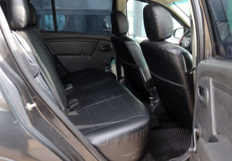 Подержанный автомобиль Renault Sandero 2010 года (10 фото)