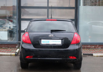 Подержанный автомобиль Kia Ceed Hatchback 2007 года (3 фото)