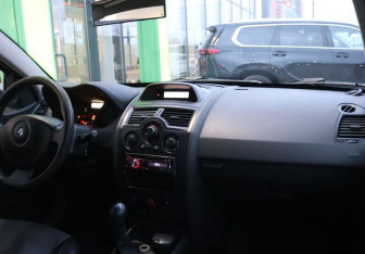 Подержанный автомобиль Renault Megane Sedan 2006 года (14 фото)