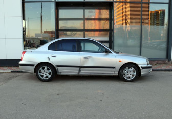 Подержанный автомобиль Hyundai Elantra Sedan 2004 года (6 фото)