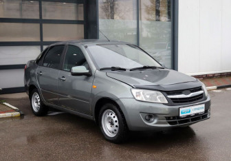 Подержанный автомобиль LADA (ВАЗ) Granta Sedan 2013 года (7 фото)