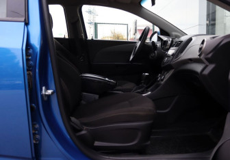 Подержанный автомобиль Chevrolet Aveo Sedan 2012 года (13 фото)