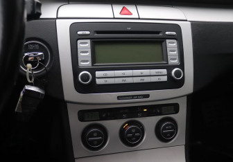 Подержанный автомобиль Volkswagen Passat Sedan 2008 года (17 фото)