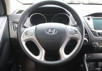 Подержанный автомобиль Hyundai ix35 2011 года (13 фото)