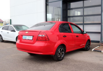Подержанный автомобиль Chevrolet Aveo Sedan 2010 года (6 фото)