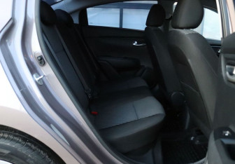 Подержанный автомобиль Kia Rio Sedan 2018 года (12 фото)