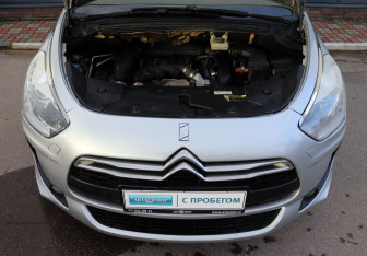 Подержанный автомобиль Citroen DS5 2012 года (10 фото)