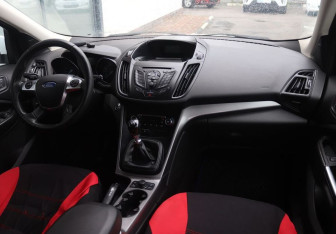Подержанный автомобиль Ford Kuga 2013 года (14 фото)