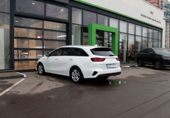 Подержанный автомобиль Kia Ceed Wagon 2022 года (3 фото)