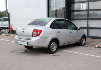 Подержанный автомобиль LADA (ВАЗ) Granta Sedan 2013 года (6 фото)
