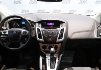 Подержанный автомобиль Ford Focus Hatchback 2012 года (15 фото)