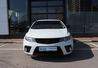 Подержанный автомобиль Kia Cerato Coupe 2011 года (8 фото)