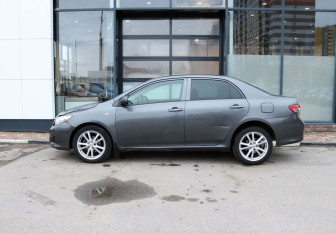 Подержанный автомобиль Toyota Corolla Sedan 2008 года (2 фото)
