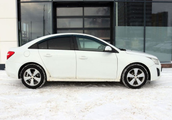 Подержанный автомобиль Chevrolet Cruze Sedan 2014 года (6 фото)
