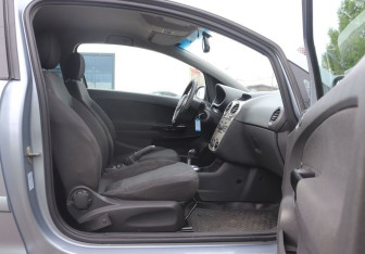 Подержанный автомобиль Opel Corsa 2006 года (12 фото)