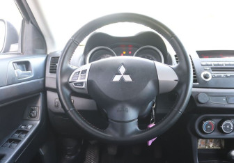 Подержанный автомобиль Mitsubishi Lancer Sedan 2007 года (15 фото)