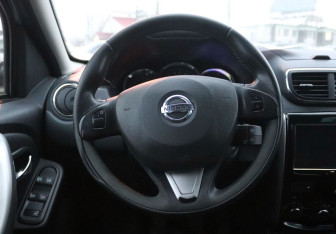 Подержанный автомобиль Nissan Terrano 2017 года (16 фото)