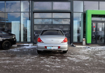 Подержанный автомобиль Kia Spectra Sedan 2006 года (4 фото)