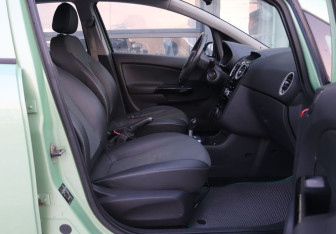 Подержанный автомобиль Opel Corsa 2010 года (11 фото)