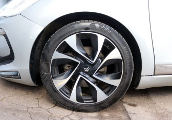 Подержанный автомобиль Citroen DS5 2012 года (9 фото)