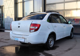 Подержанный автомобиль LADA (ВАЗ) Granta Sedan 2013 года (6 фото)