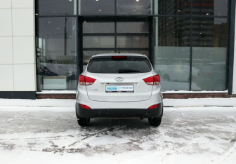 Подержанный автомобиль Hyundai ix35 2014 года (4 фото)