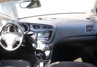 Подержанный автомобиль Kia Ceed Hatchback 2012 года (14 фото)