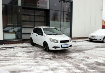 Подержанный автомобиль Chevrolet Aveo Hatchback 2010 года (7 фото)