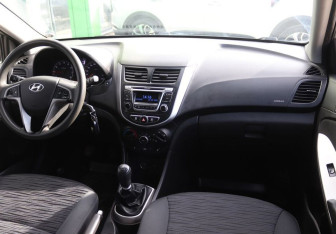 Подержанный автомобиль Hyundai Solaris Sedan 2014 года (14 фото)