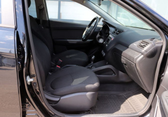 Подержанный автомобиль Kia Rio Hatchback 2016 года (11 фото)