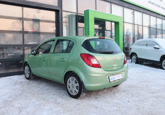 Подержанный автомобиль Opel Corsa 2010 года (3 фото)