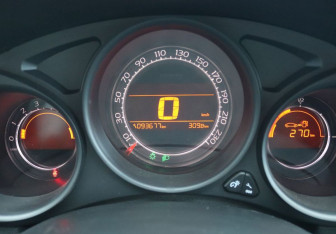 Подержанный автомобиль Citroen C4 Hatchback 2011 года (17 фото)