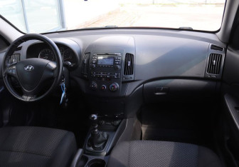Подержанный автомобиль Hyundai i30 Hatchback 2010 года (13 фото)