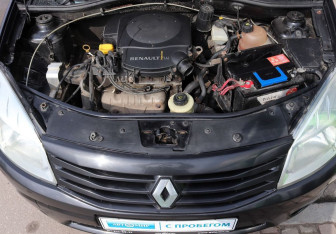 Подержанный автомобиль Renault Sandero 2010 года (16 фото)